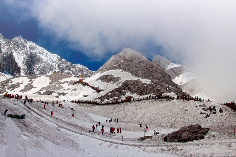 The-Glacier-Park-Cableway-of-Jade-Dragon-Snow-Mountain-Lijiang-02