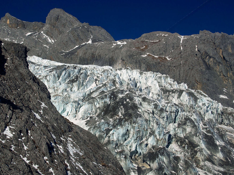 The-Glacier-Park-Cableway-of-Jade-Dragon-Snow-Mountain-Lijiang-10