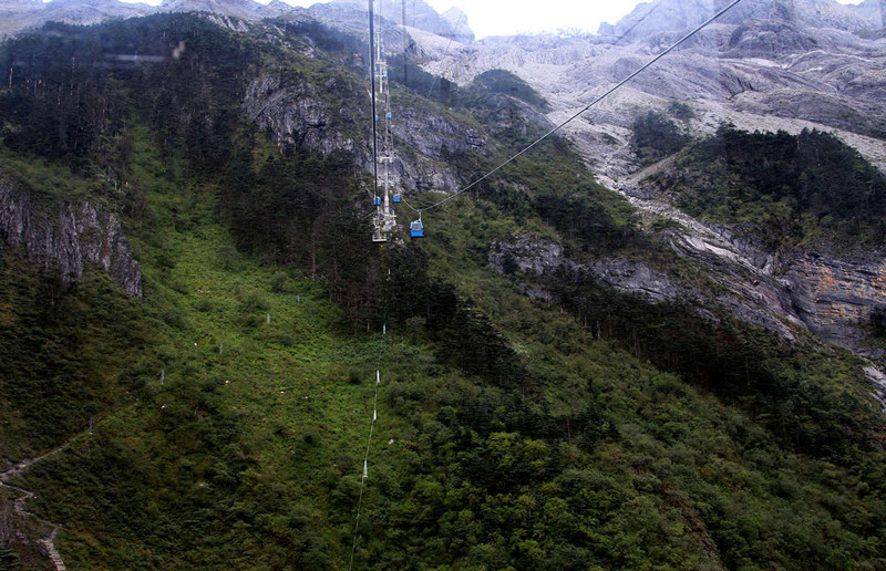 The-Glacier-Park-Cableway-of-Jade-Dragon-Snow-Mountain-Lijiang-12