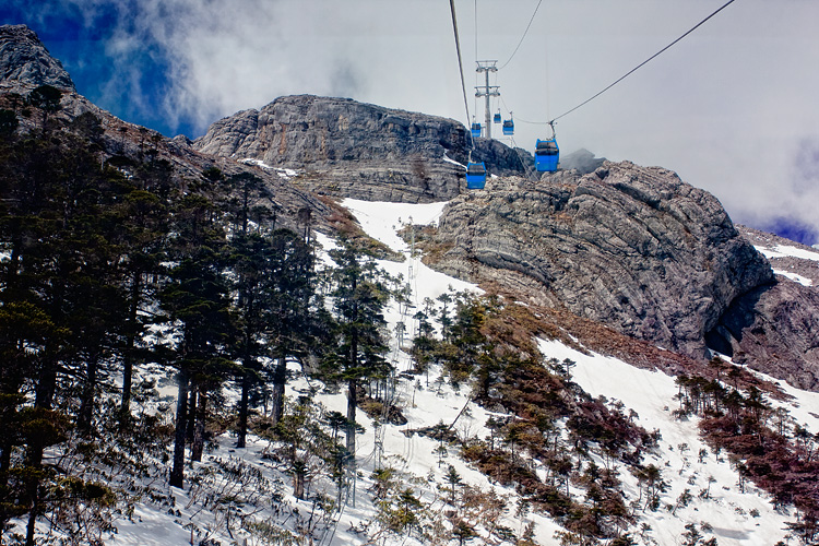 The-Glacier-Park-Cableway-of-Jade-Dragon-Snow-Mountain-Lijiang-15