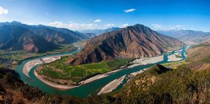 The-First-Bend-of-Yangtze-River-Lijiang-01