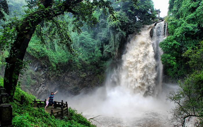 Dieshuihe Waterfall and Taijiqiao Bridge in Tengchong County, Baoshan