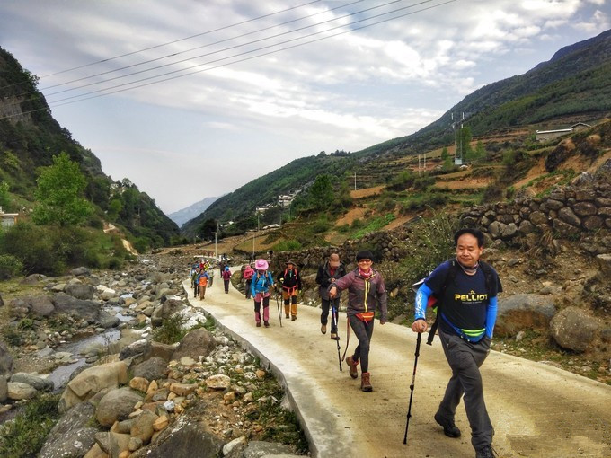 3 Days Kunming Jiaozi Mountain Hiking and Dongchuan Red Land Photography Tour-03