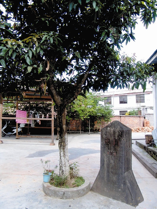 A Courtyard Two Countries in Ruili City, Dehong