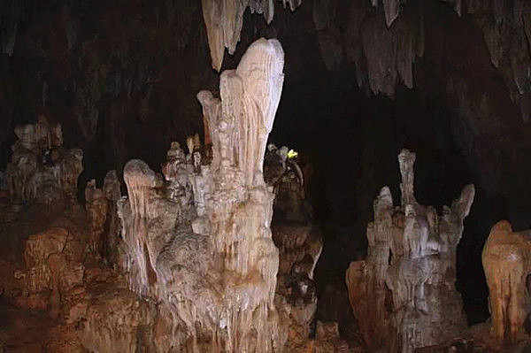 Fengweidong Cave in Qiubei County, Wenshan