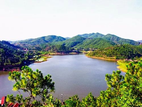 Lingxiu Lake Park in Chuxiong City