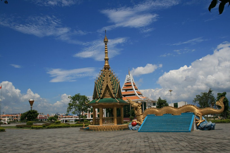 Mangshi Square, Dehong