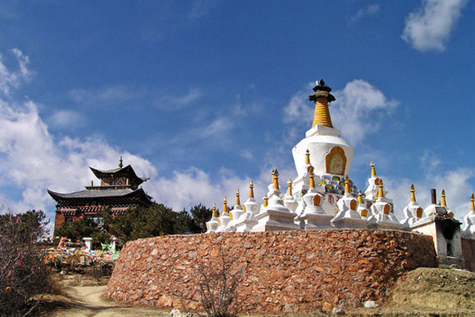 White Pagoda Temple in Shangri-La, Diqing