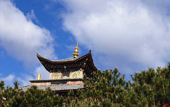 White Pagoda Temple in Shangri-La, Diqing