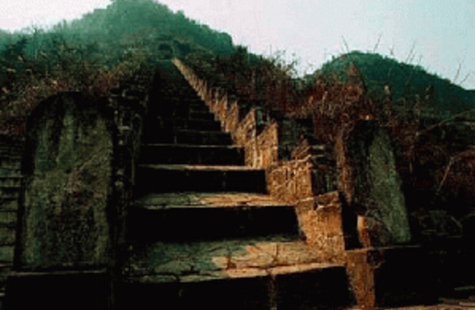 Xiaozhongdian Site of Chieftain Mu’s Castle in Shangri-La , Diqing