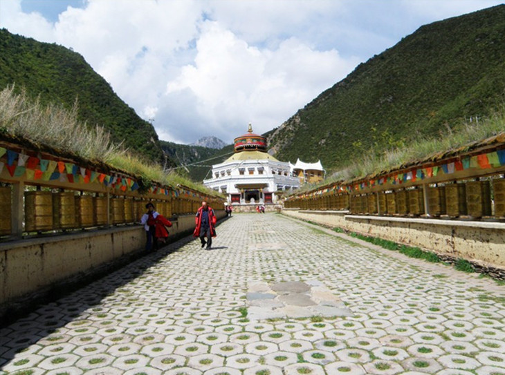 Yana Qingbo Pature in Shangri-La, Diqing