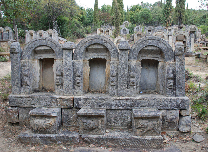 Ancient Tombs of Yingpan Village in Yongsheng County, Lijiang-02