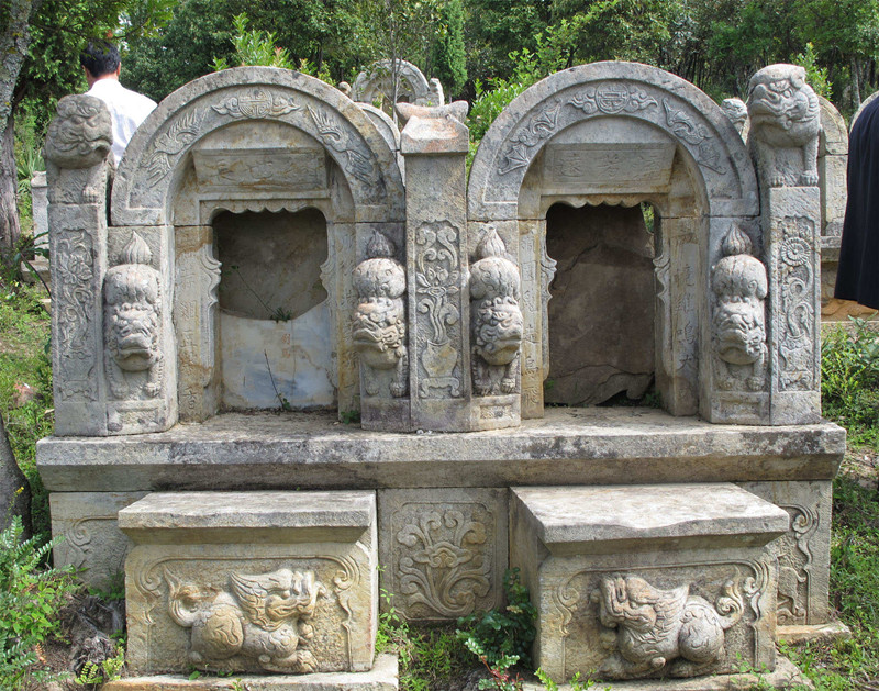 Ancient Tombs of Yingpan Village in Yongsheng County, Lijiang-03