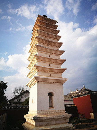 Dengjue Temple and Twins Pagodas in Weishan County, Dali-05