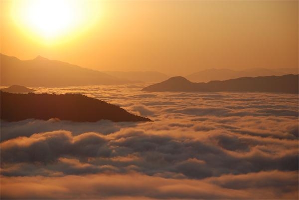 Erfu Border Cloud Sea in Lvchun County, Honghe