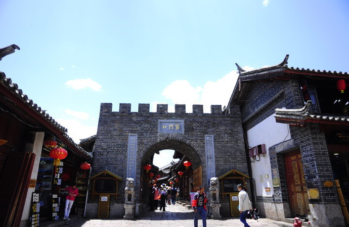 Guanmenkou Gate Tower in Lijiang Old Town-02