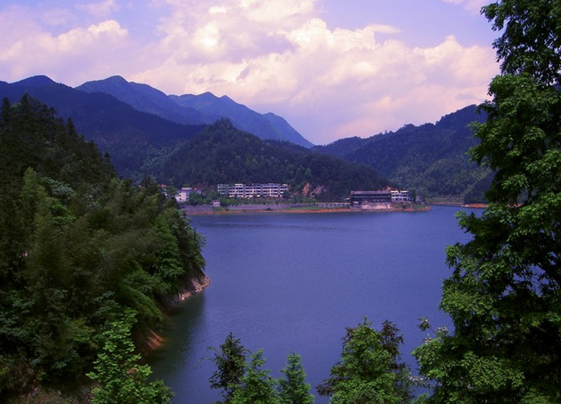 Mingyuehu Lake in Yiliang County, Kunming
