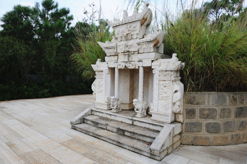 Tomb of Sun Ranweng in Mile City, Honghe