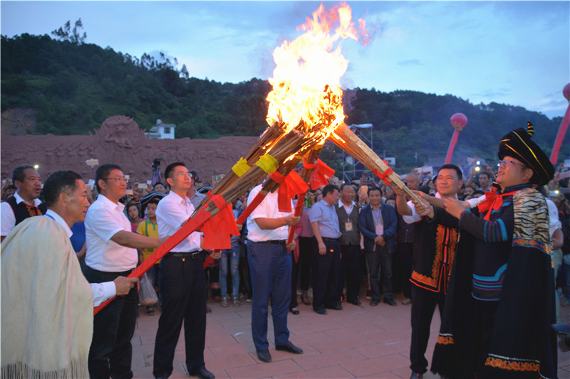 Tuanjie Yi Ethnic Town of Yunlong County in Dali-03