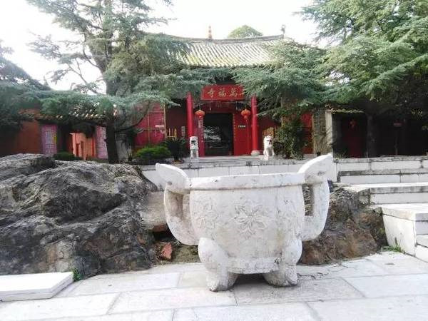 Wanfu Temple in Yiliang County, Kunming