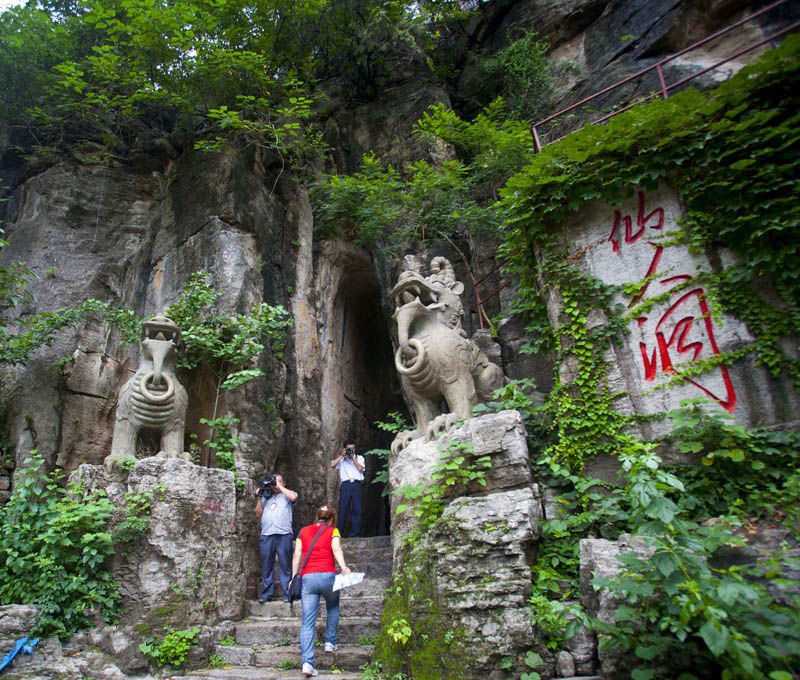 Xianrendong Cave in Huaping County, Lijiang