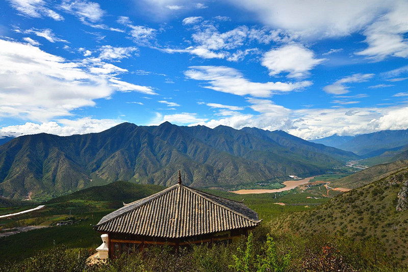 Xionggu Viewing Platform in Lijiang