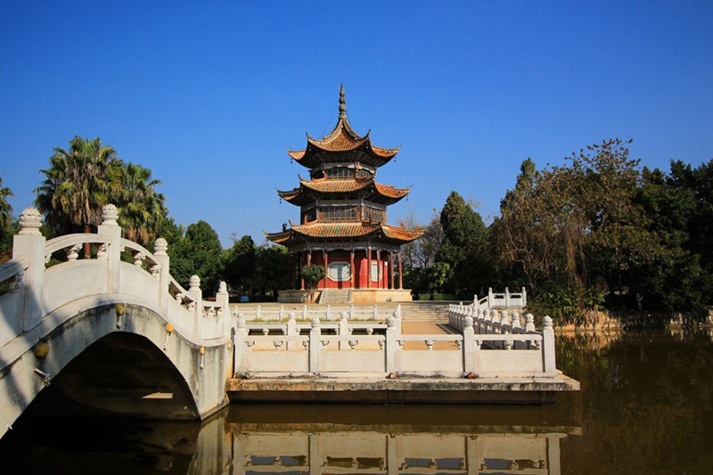 Yingzhou Pavillion of Nanhu Lake in Mengzi City, Honghe