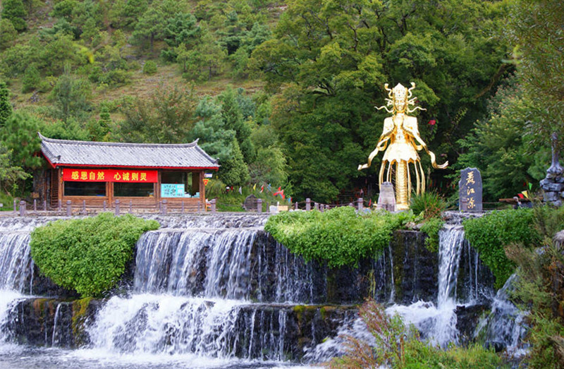 Yuzhu Qingtian Scenic Area in Lijiang-05