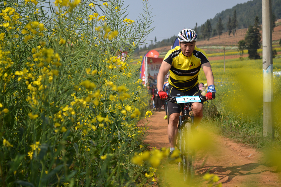Pingba Rapeseed Flowers Festival and Cycling Race in Wenshan City
