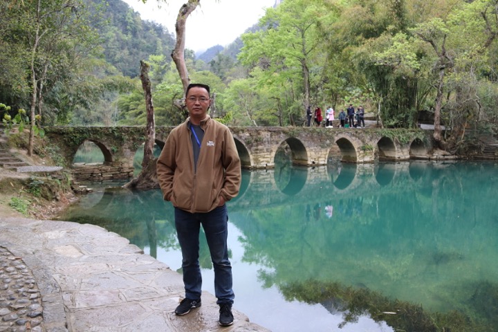 Stone Lee-English-speaking Tour Guide and Skilled Driver in Shangri-La