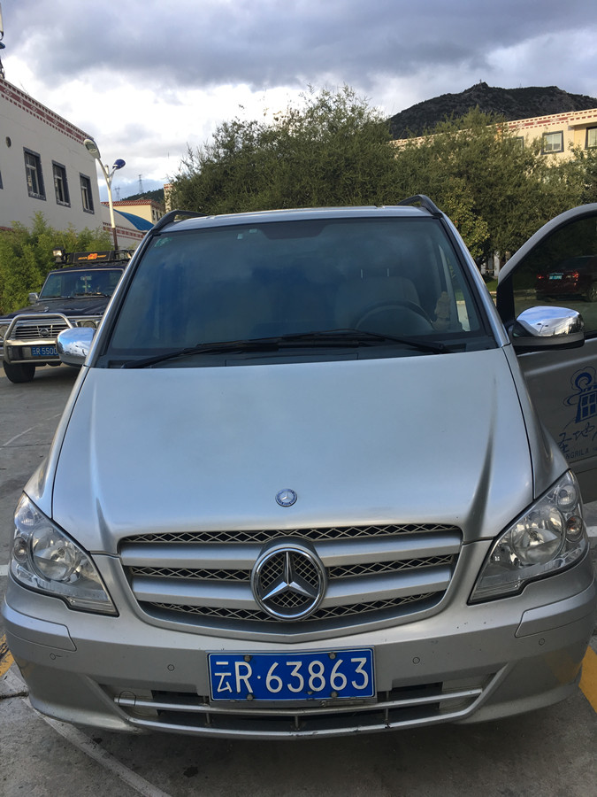 Stone Lee Yunnan Travel Car Rental Service-Mercedes Benz Vito- 7-seat Van