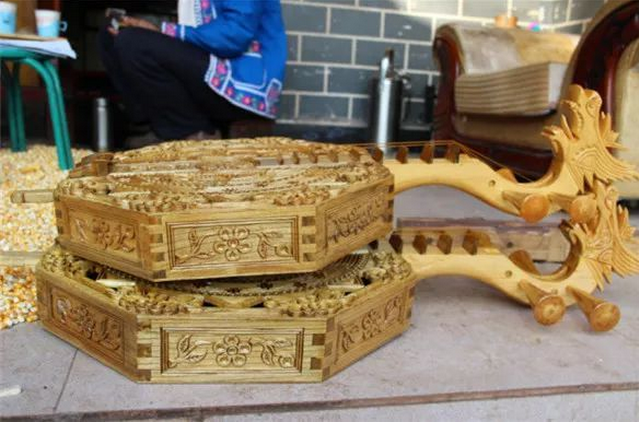 Yueqin-making craft in Nanhua County, Chuxiong