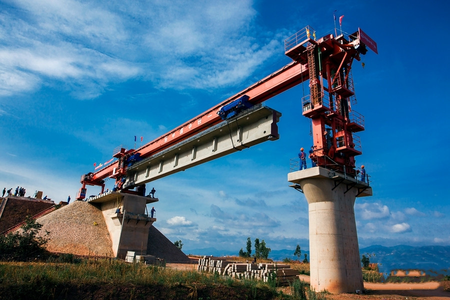 Girder erection begins on Dali-Lincang railway