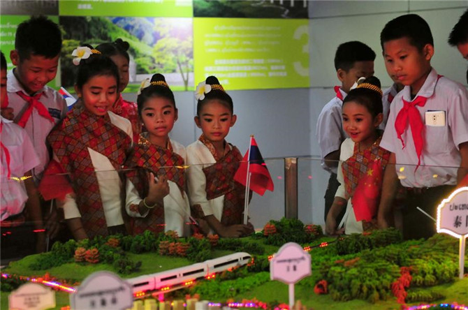 Students of the China-Laos Friendship Nongping Primary School visit the China-Laos Railway Exhibition Hall in Vientiane, Laos, June 1, 2019.
