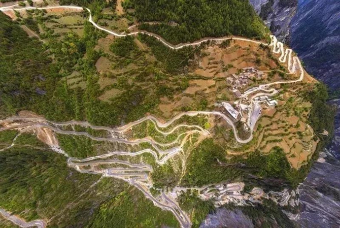 Balagezong winding road in Shangri-la