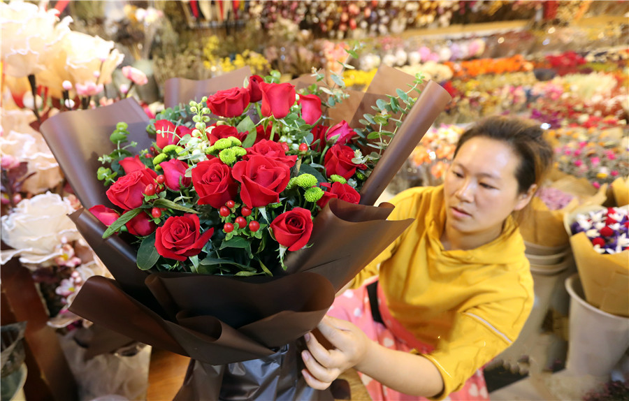 Roses at the Chajie Flower Market in central Kunming, Yunnan province