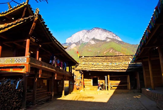 The Muleng House of Lisu and Mosuo in Yunnan