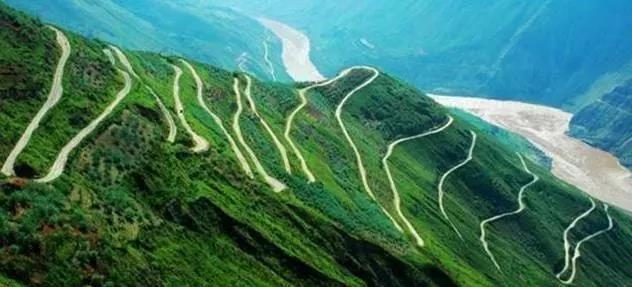 Yongshan winding road in Zhaotong