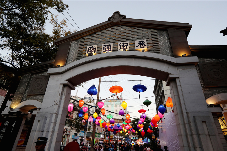 The opening of the Kunming Nanqiang night market