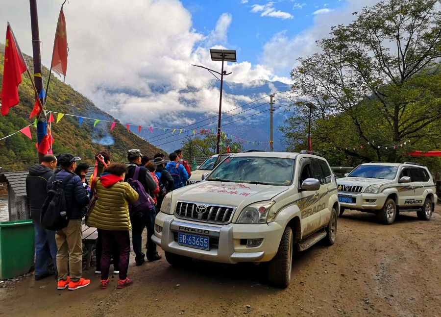 SUV Driving Adventure from Xidang to Yubeng