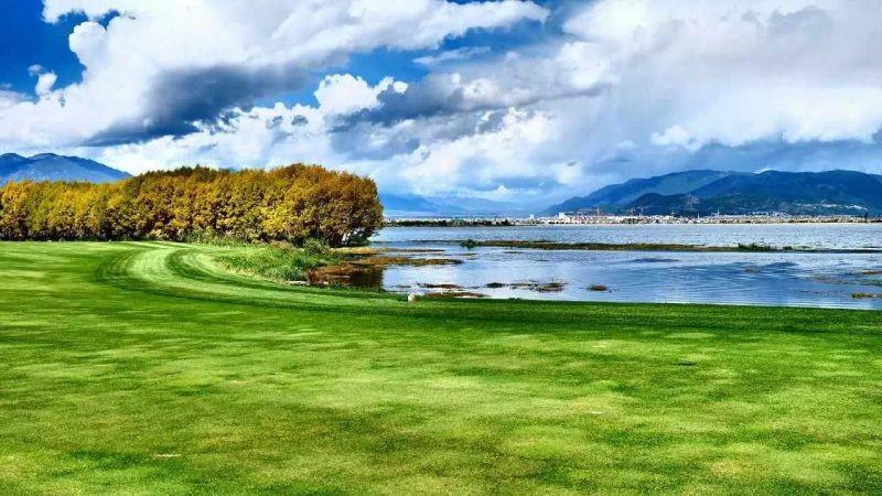 Lijiang Ancient Town Lakefront Golf Club