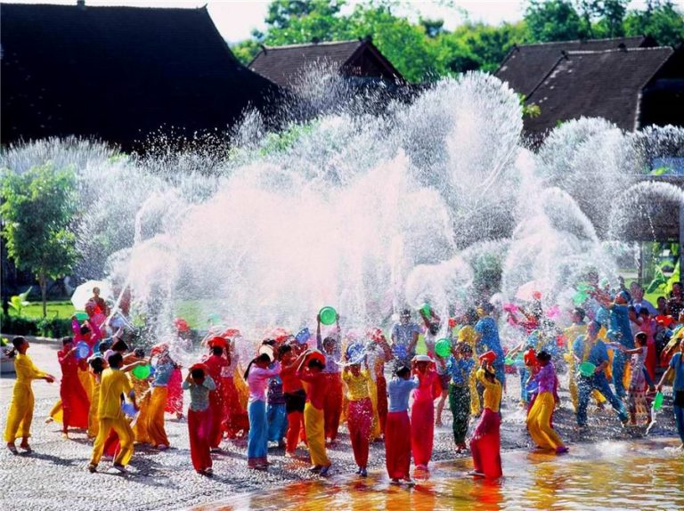 Water Splashing Festival of Dai Ethnic Minority Yunnan Tour, Yunnan Travel, Yunnan Travel