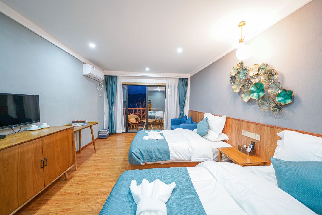 standard room of Huashijian Lake View Inn in Lugu Lake, Ljjiang